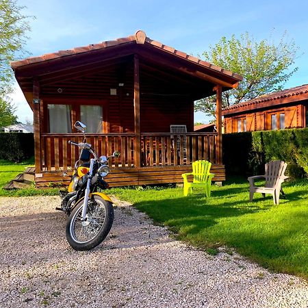 Camping Familial Paisible Avec Piscine, Mobil Home , Chalet, Studio & Emplacement Nue Casties-Labrande Bagian luar foto
