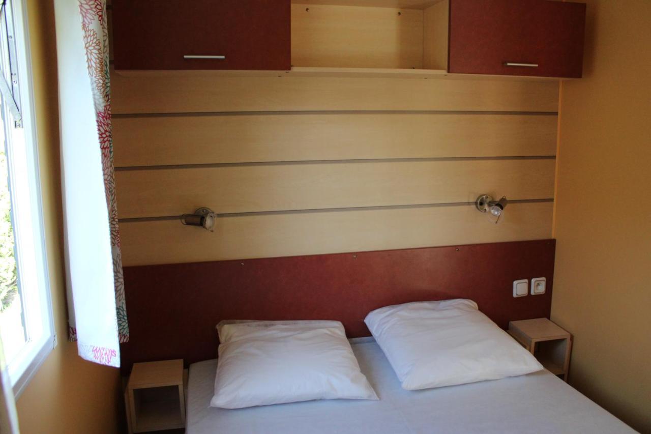 Camping Familial Paisible Avec Piscine, Mobil Home , Chalet, Studio & Emplacement Nue Casties-Labrande Bagian luar foto