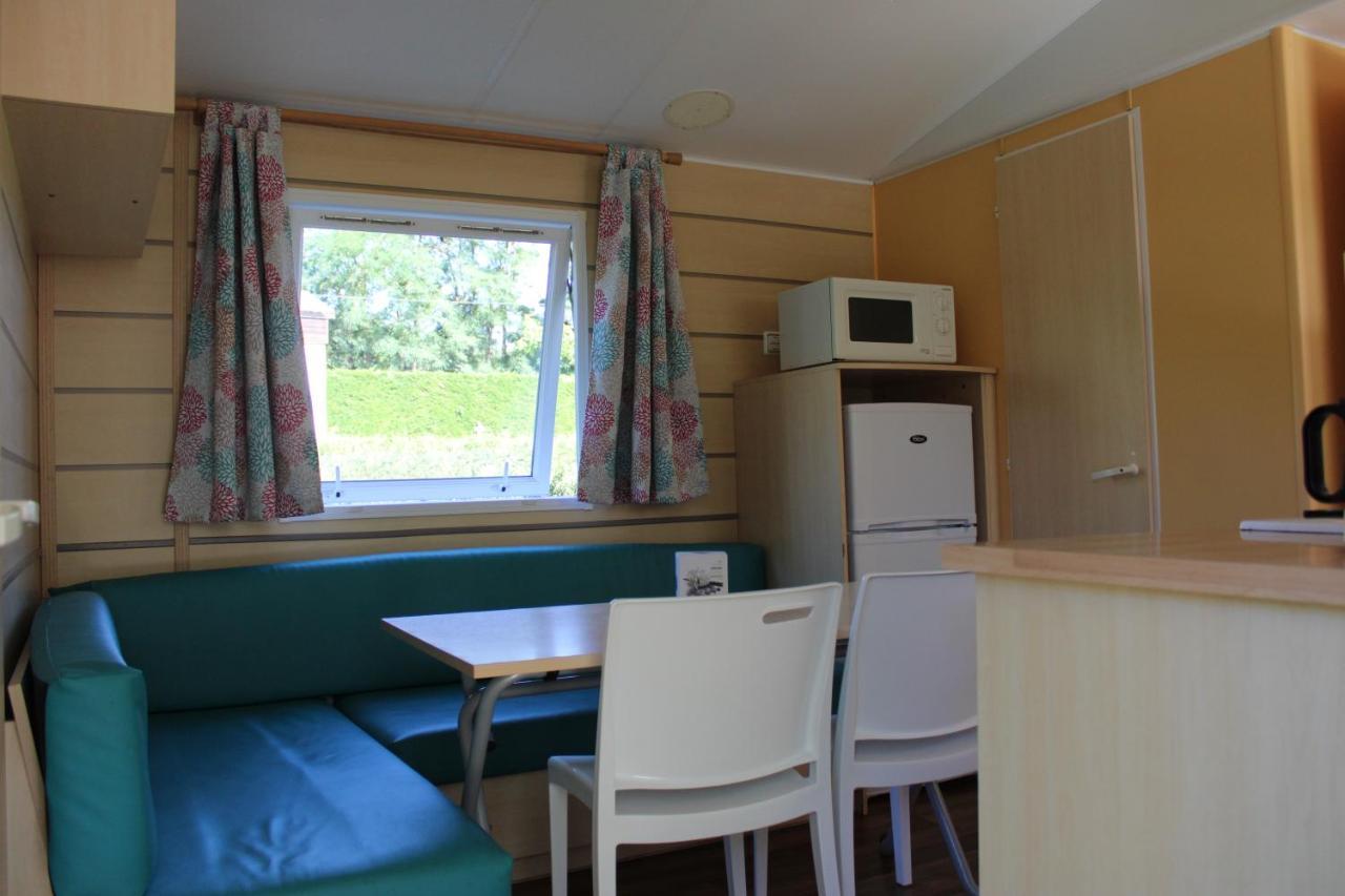 Camping Familial Paisible Avec Piscine, Mobil Home , Chalet, Studio & Emplacement Nue Casties-Labrande Bagian luar foto