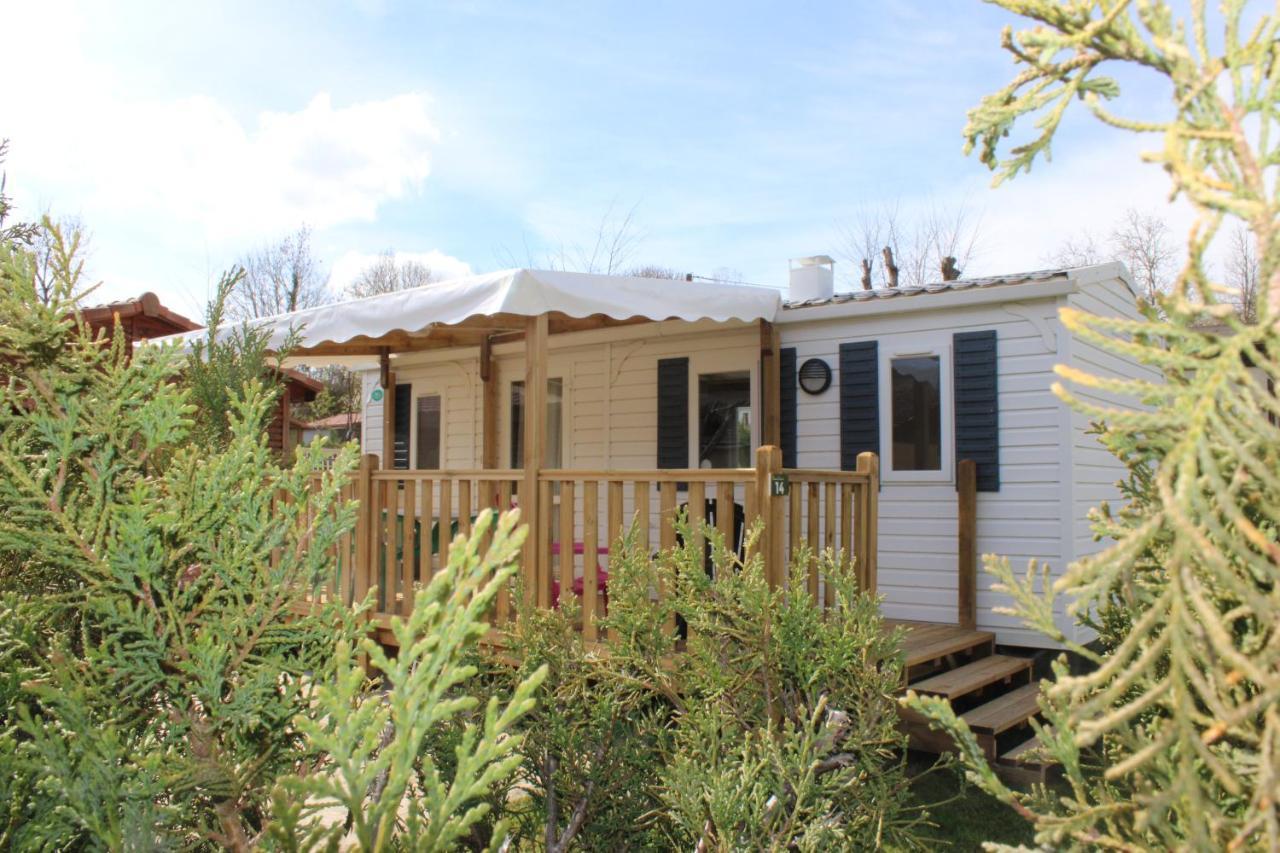 Camping Familial Paisible Avec Piscine, Mobil Home , Chalet, Studio & Emplacement Nue Casties-Labrande Bagian luar foto