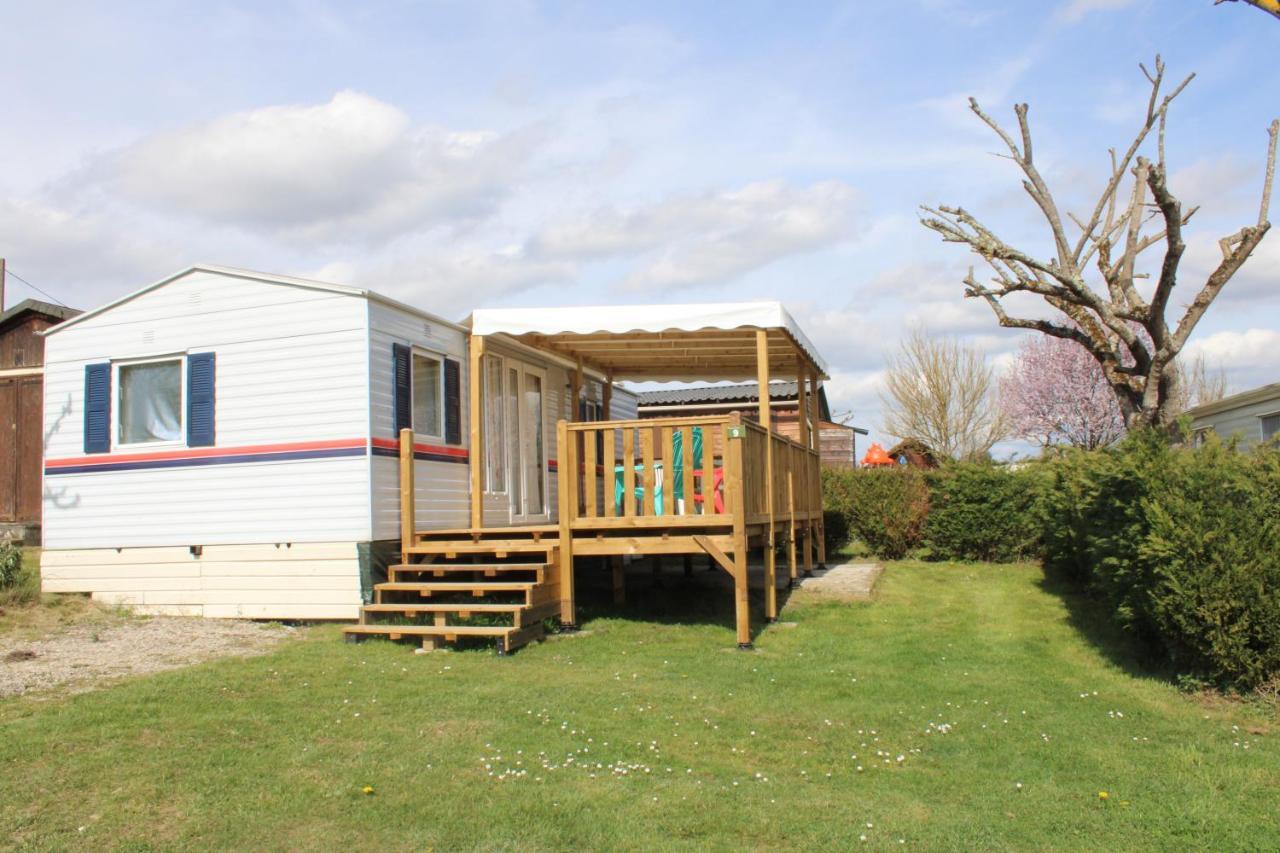 Camping Familial Paisible Avec Piscine, Mobil Home , Chalet, Studio & Emplacement Nue Casties-Labrande Bagian luar foto