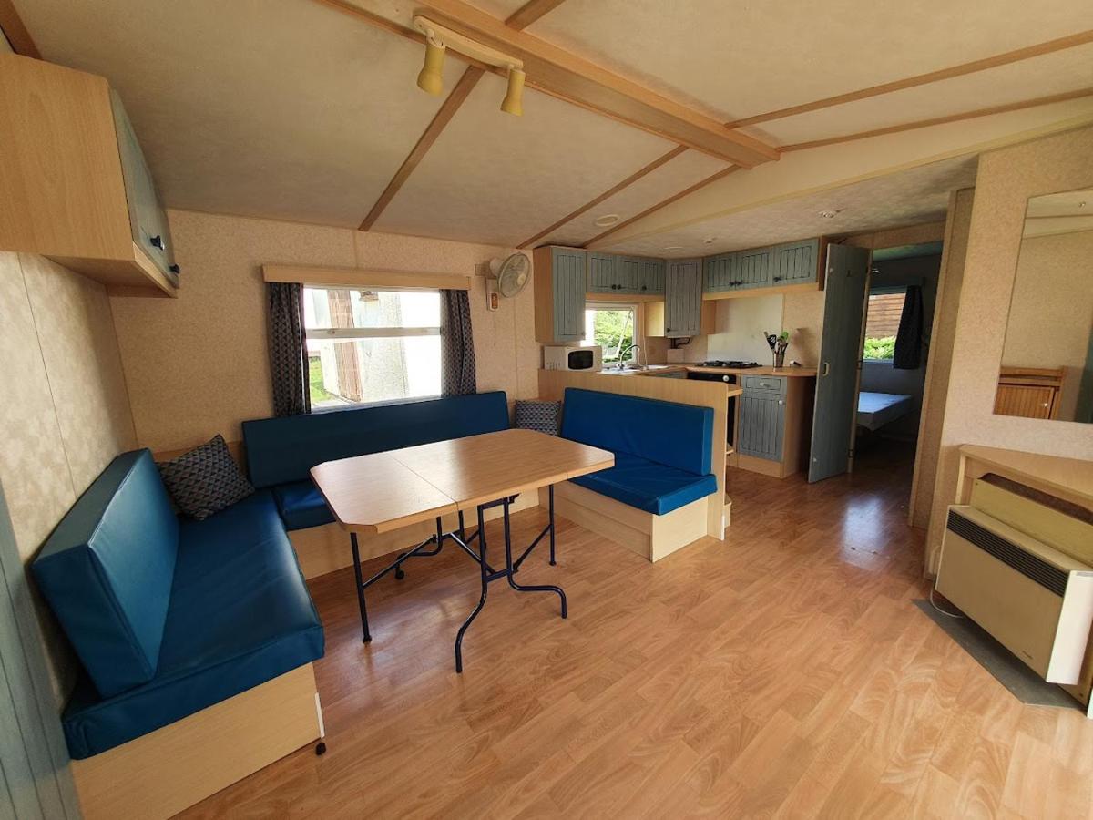 Camping Familial Paisible Avec Piscine, Mobil Home , Chalet, Studio & Emplacement Nue Casties-Labrande Bagian luar foto
