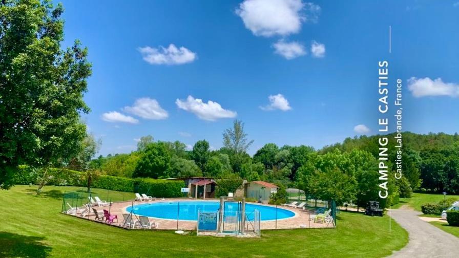Camping Familial Paisible Avec Piscine, Mobil Home , Chalet, Studio & Emplacement Nue Casties-Labrande Bagian luar foto