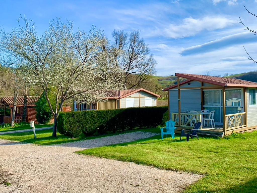 Camping Familial Paisible Avec Piscine, Mobil Home , Chalet, Studio & Emplacement Nue Casties-Labrande Bagian luar foto