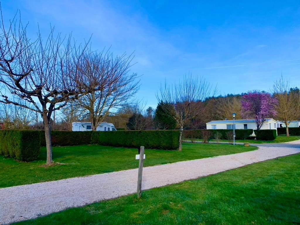 Camping Familial Paisible Avec Piscine, Mobil Home , Chalet, Studio & Emplacement Nue Casties-Labrande Bagian luar foto