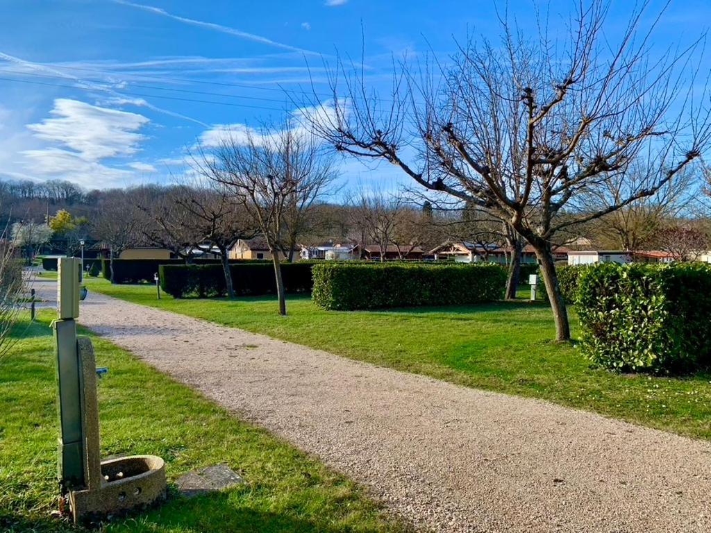 Camping Familial Paisible Avec Piscine, Mobil Home , Chalet, Studio & Emplacement Nue Casties-Labrande Bagian luar foto