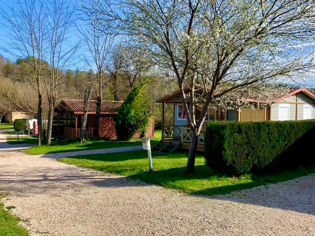 Camping Familial Paisible Avec Piscine, Mobil Home , Chalet, Studio & Emplacement Nue Casties-Labrande Bagian luar foto