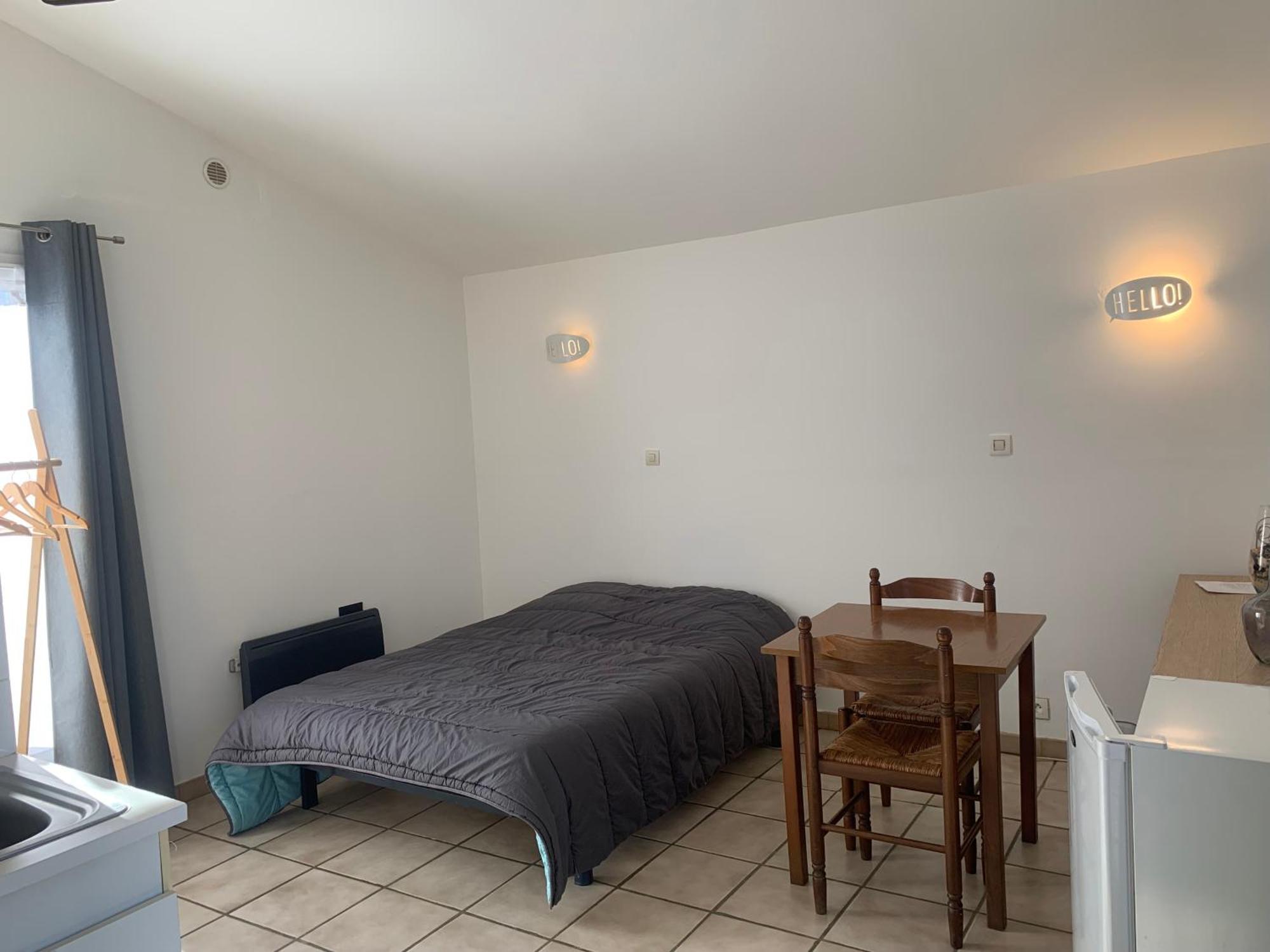 Camping Familial Paisible Avec Piscine, Mobil Home , Chalet, Studio & Emplacement Nue Casties-Labrande Bagian luar foto