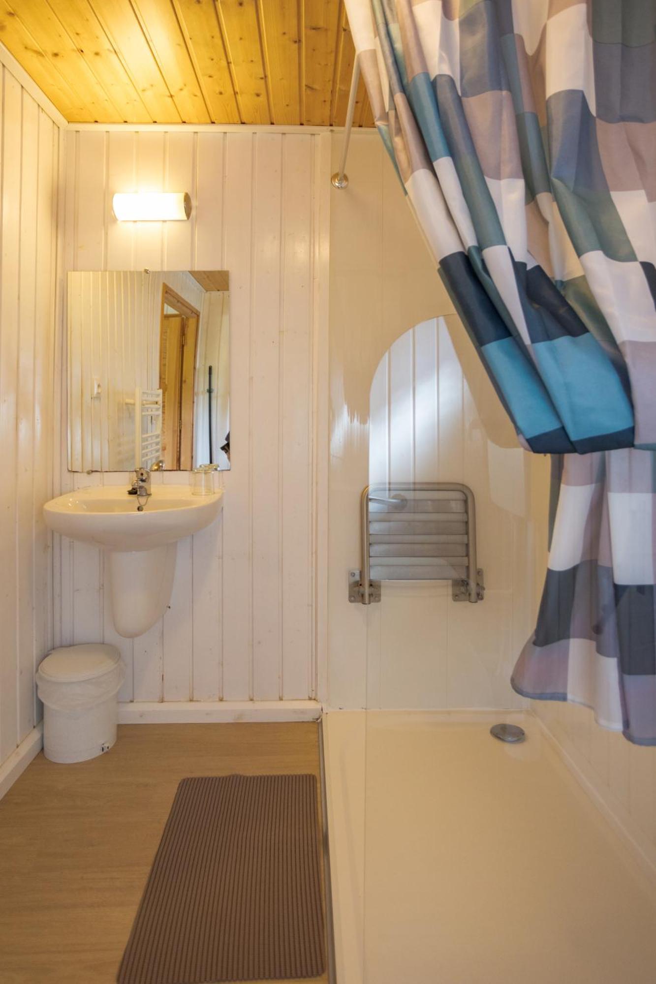Camping Familial Paisible Avec Piscine, Mobil Home , Chalet, Studio & Emplacement Nue Casties-Labrande Bagian luar foto