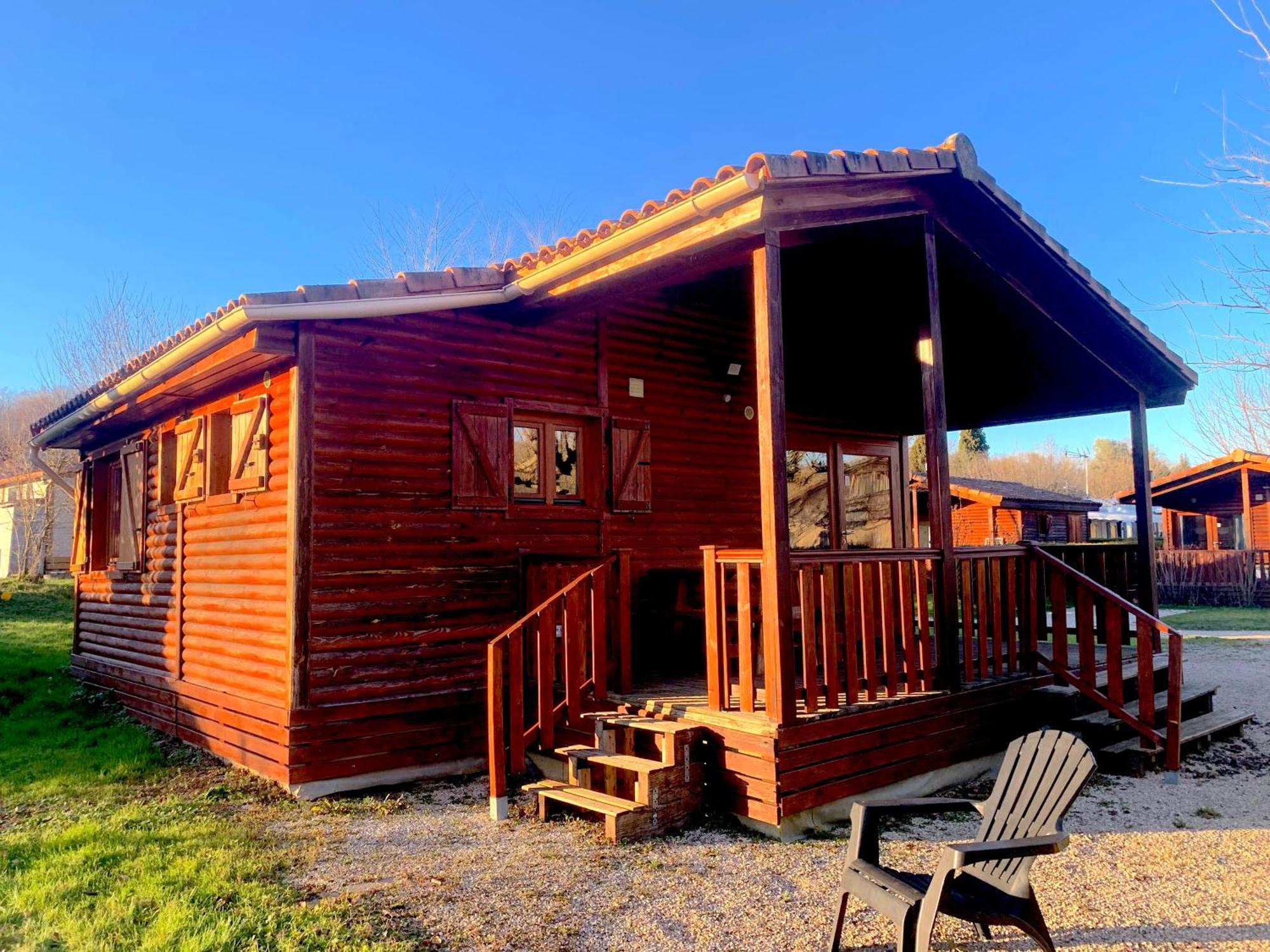 Camping Familial Paisible Avec Piscine, Mobil Home , Chalet, Studio & Emplacement Nue Casties-Labrande Bagian luar foto
