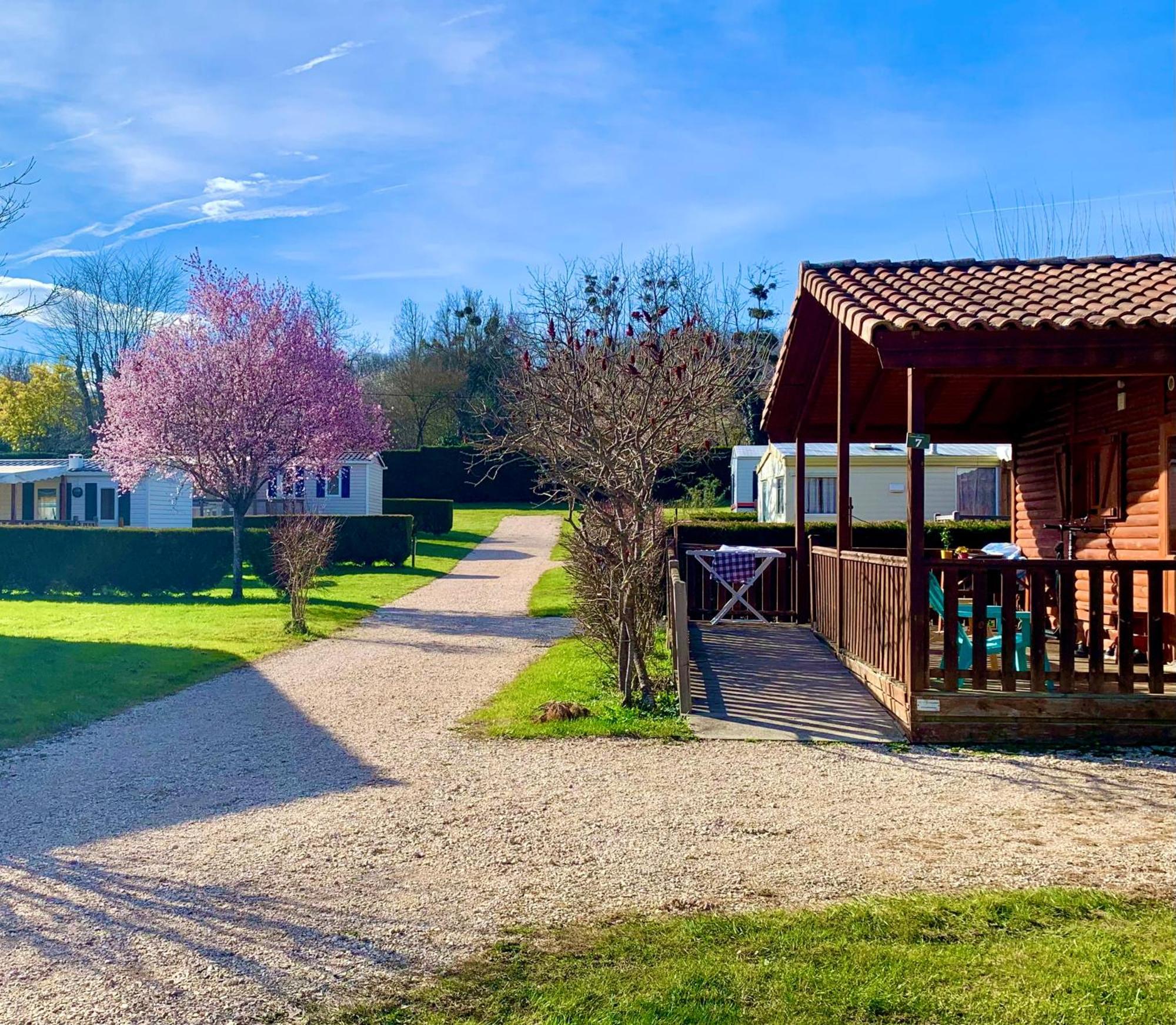 Camping Familial Paisible Avec Piscine, Mobil Home , Chalet, Studio & Emplacement Nue Casties-Labrande Bagian luar foto