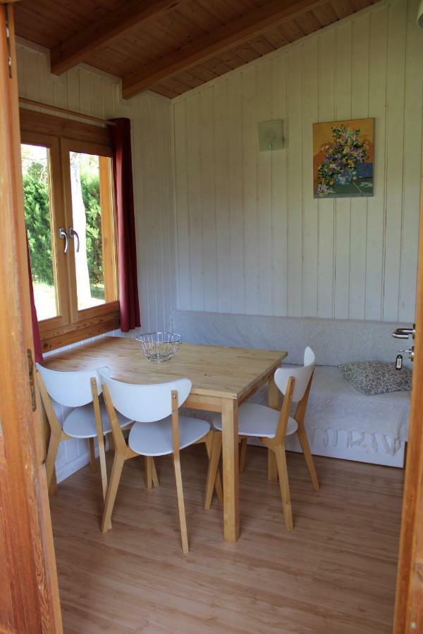 Camping Familial Paisible Avec Piscine, Mobil Home , Chalet, Studio & Emplacement Nue Casties-Labrande Bagian luar foto
