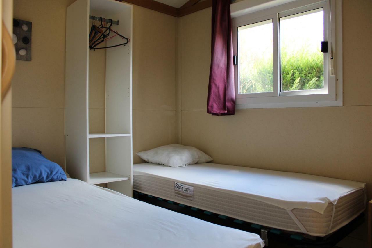 Camping Familial Paisible Avec Piscine, Mobil Home , Chalet, Studio & Emplacement Nue Casties-Labrande Bagian luar foto