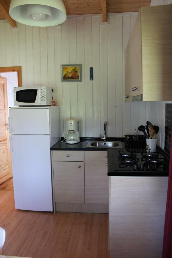 Camping Familial Paisible Avec Piscine, Mobil Home , Chalet, Studio & Emplacement Nue Casties-Labrande Bagian luar foto