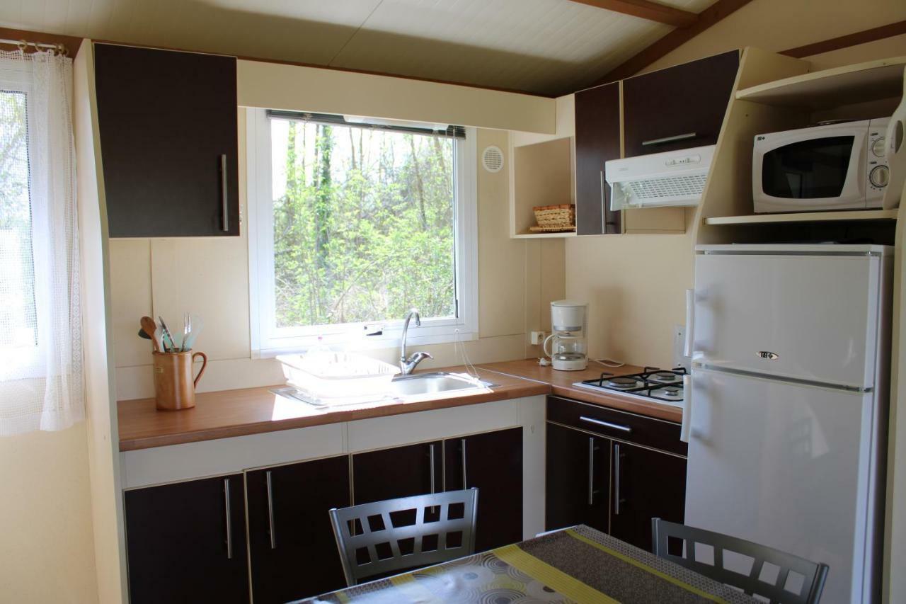 Camping Familial Paisible Avec Piscine, Mobil Home , Chalet, Studio & Emplacement Nue Casties-Labrande Bagian luar foto