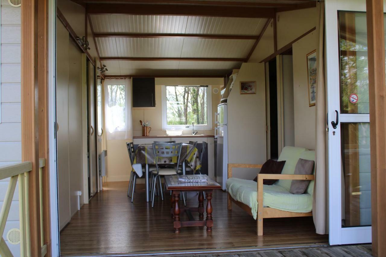 Camping Familial Paisible Avec Piscine, Mobil Home , Chalet, Studio & Emplacement Nue Casties-Labrande Bagian luar foto