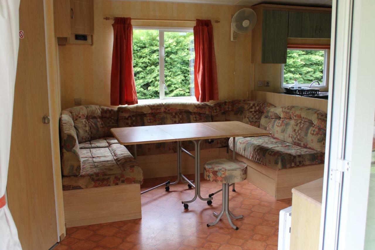 Camping Familial Paisible Avec Piscine, Mobil Home , Chalet, Studio & Emplacement Nue Casties-Labrande Bagian luar foto
