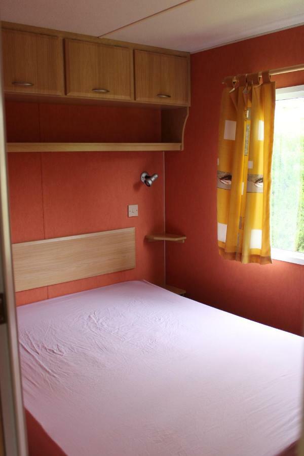 Camping Familial Paisible Avec Piscine, Mobil Home , Chalet, Studio & Emplacement Nue Casties-Labrande Bagian luar foto