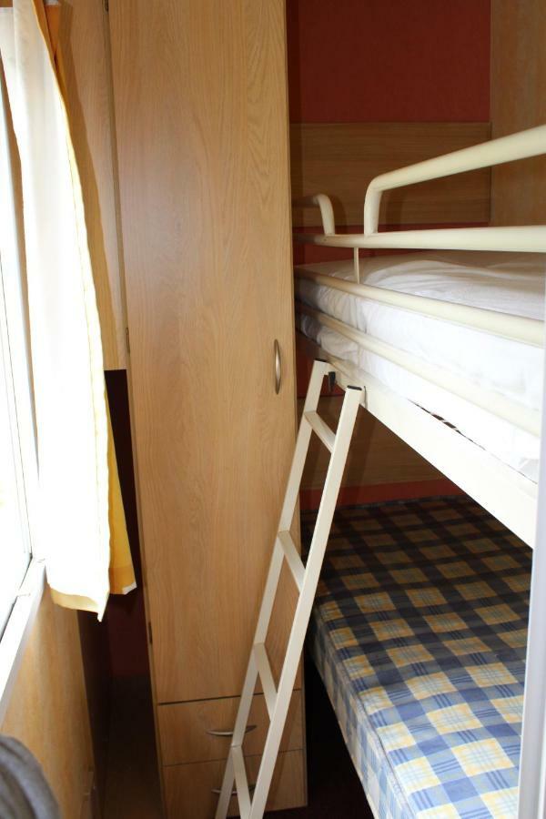 Camping Familial Paisible Avec Piscine, Mobil Home , Chalet, Studio & Emplacement Nue Casties-Labrande Bagian luar foto
