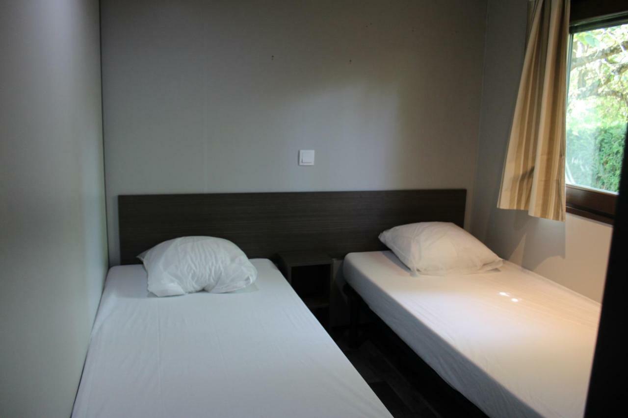 Camping Familial Paisible Avec Piscine, Mobil Home , Chalet, Studio & Emplacement Nue Casties-Labrande Bagian luar foto
