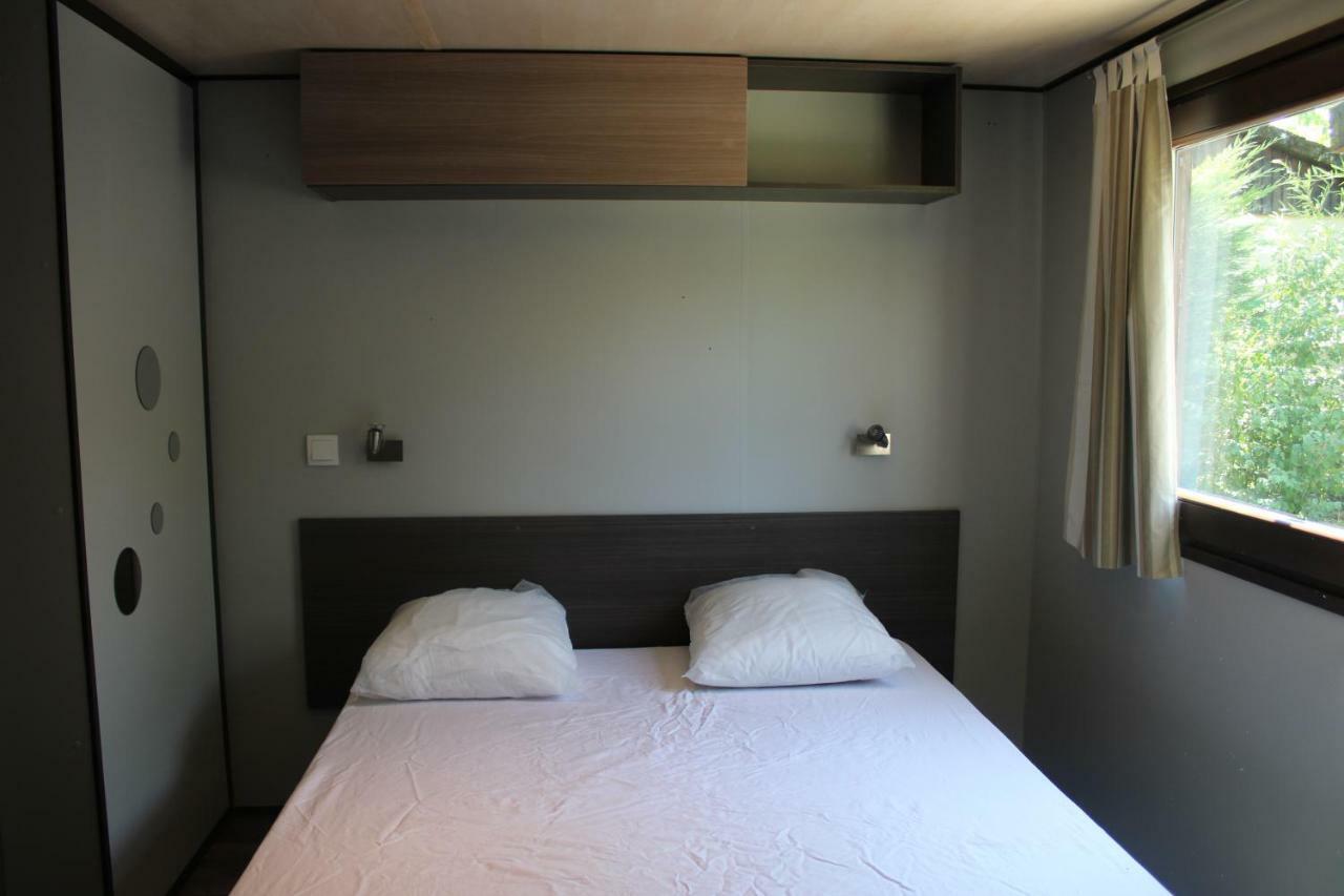 Camping Familial Paisible Avec Piscine, Mobil Home , Chalet, Studio & Emplacement Nue Casties-Labrande Bagian luar foto